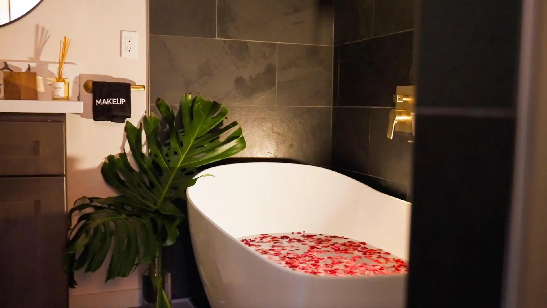 5-Star Luxury Sauna-Spa Retreat Near Volcano Nat'L USA